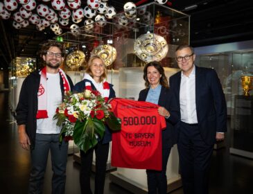 Das FC Bayern Museum feiert die 500.000. Besucherin