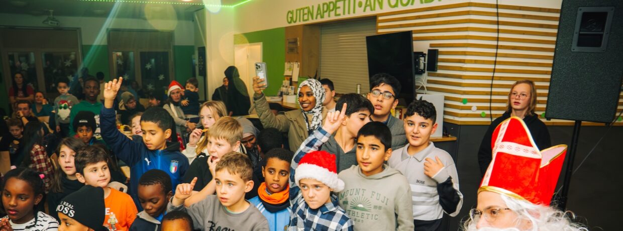 Nikolausaktion der Stiftung „’s Münchner Herz“ mit Rocco Stark