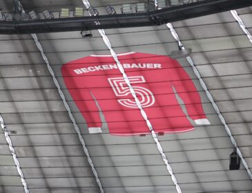 Trikot in Gedenken an Franz Beckenbauer in Allianz Arena