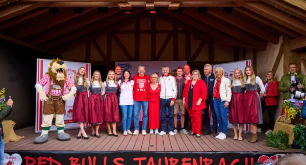  Großes FC Bayern Fantreffen im Bayern-Park begeistert Tausende
