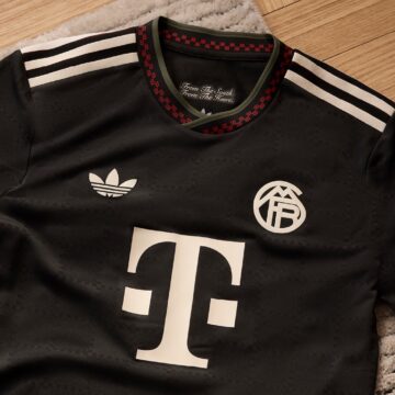 Das neue Champions League Trikot 25/26: Mit besonderen Grüßen vom Rathausbalkon