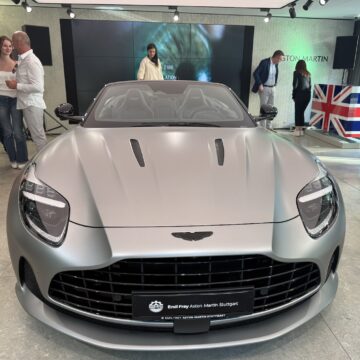 Aston Martin Brand Store Stuttgart feiert Handwerkskunst mit Stil, Substanz – und Champagner