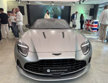 Aston Martin Brand Store Stuttgart feiert Handwerkskunst mit Stil, Substanz – und Champagner
