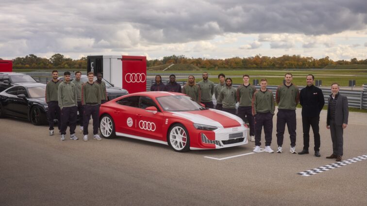 Audi übergibt neue Dienstwagen an FC Bayern München