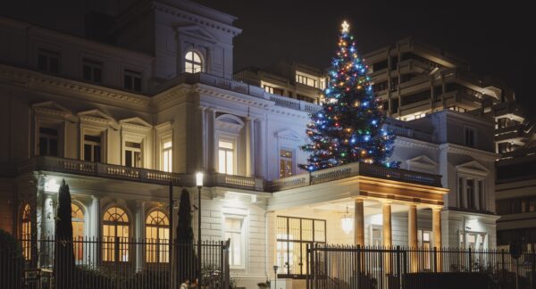 300 Lichter für Hamburg leuchten im  (künftigen) Living Hotel The Jefferson