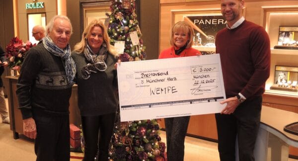 Scheckübergabe durch Juwelier Wempe an die Stiftung s‘ Münchner Herz