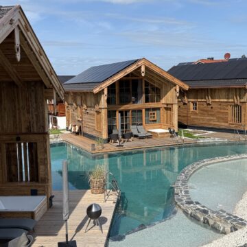 Auszeit im Allgäu: Neues Spa und neue Chalets im Alpzitt Chaletdorf