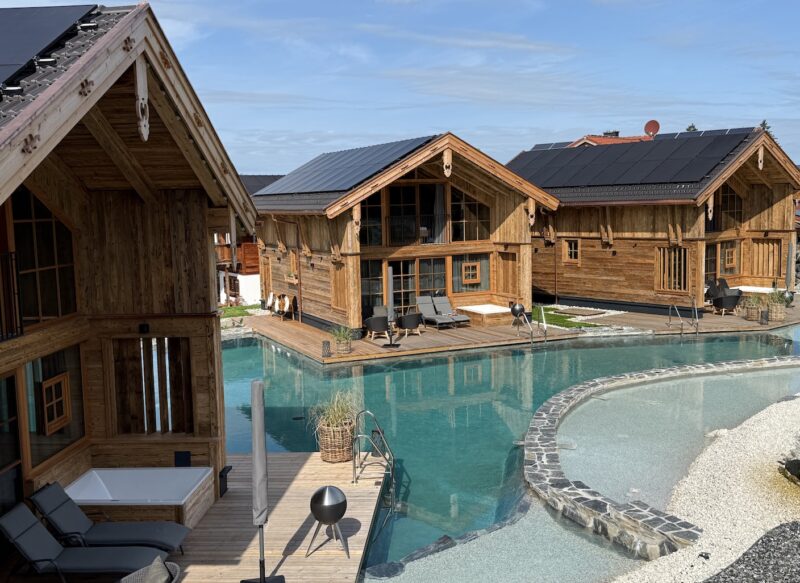 Auszeit im Allgäu: Neues Spa und neue Chalets im Alpzitt Chaletdorf