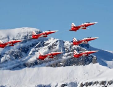 Die Patrouille Suisse verabschiedet sich endgültig vom Engadin während The I.C.E. St. Moritz