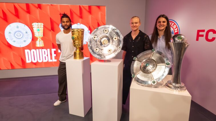 FC BAYERN MUSEUM: Zwei Mannschaften, vier Titel