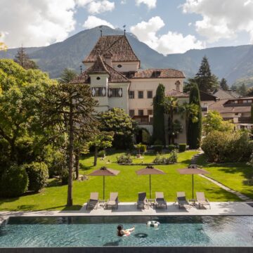 Goldener Oktober im Castel Rundegg in Meran: Herbstzauber zwischen Schlosspark und Bergen