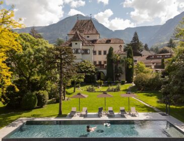 Goldener Oktober im Castel Rundegg in Meran: Herbstzauber zwischen Schlosspark und Bergen