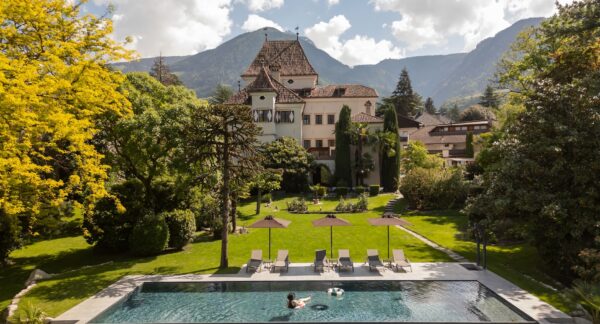 Goldener Oktober im Castel Rundegg in Meran: Herbstzauber zwischen Schlosspark und Bergen