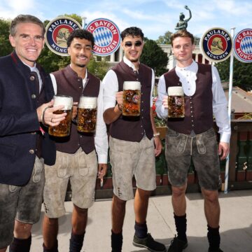 Beste Stimmung beim traditionellen Wiesn-Besuch des FC Bayern