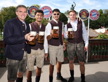 Beste Stimmung beim traditionellen Wiesn-Besuch des FC Bayern