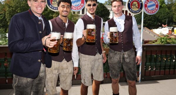 Beste Stimmung beim traditionellen Wiesn-Besuch des FC Bayern