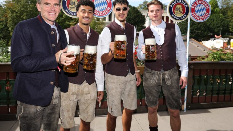 Beste Stimmung beim traditionellen Wiesn-Besuch des FC Bayern