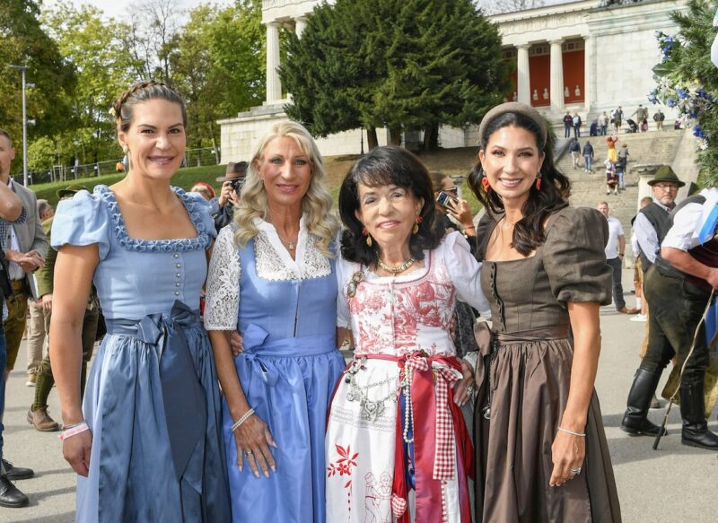 Oktoberfest mit Herz: 1.500 Damen spenden bei Regines Damenwiesn für Kinder in Not